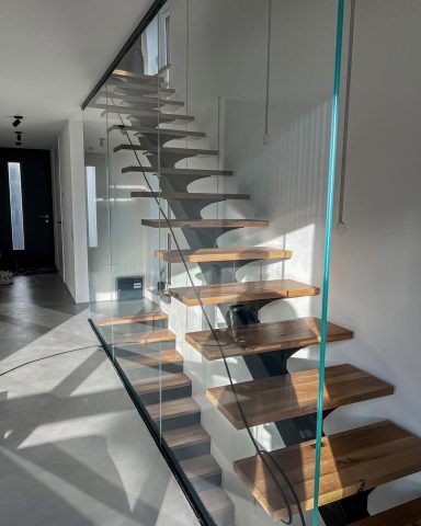 Glaswand im Treppenhaus