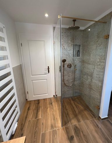 Rahmenlose Duschkabine