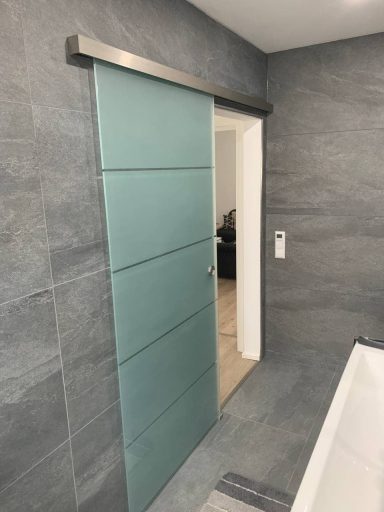 Schiebetür aus Glas