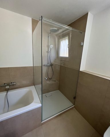 Rahmenlose Duschkabine