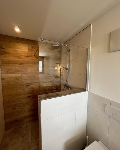 Spritzschutz-Glaselement