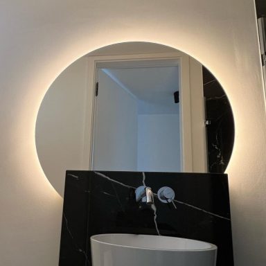 Runder Spiegel hinterleuchtet